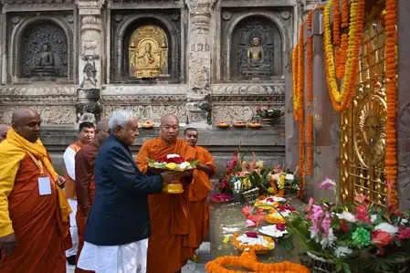 क्या बिहार के सीएम नीतीश कुमार ने महाबोधि मंदिर में पूजा-अर्चना की?