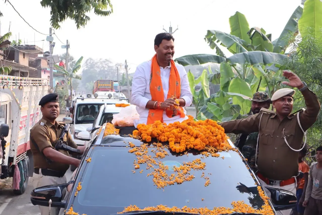 क्या बिहार के मंत्री लखेंद्र रौशन ने रामभद्राचार्य के जातिगत व्यवस्था पर दिए बयान का समर्थन किया?
