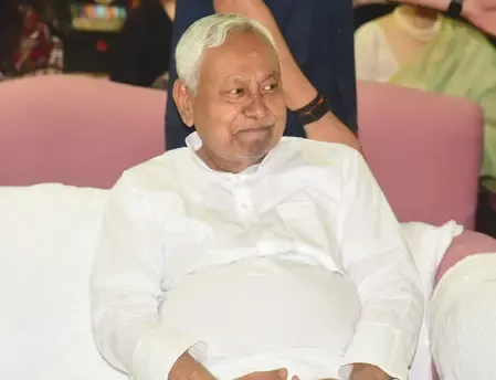 बिहार के मुख्यमंत्री नीतीश कुमार और राज्यपाल सैयद अता हसनैन ने दी ईद-उल-फितर की बधाई