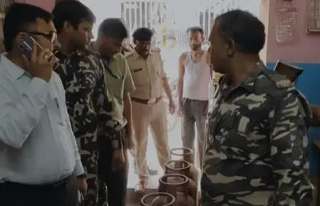बिहार : एलपीजी की जमाखोरी और कालाबाजारी के खिलाफ प्रशासन सख्त, जमुई में 27 सिलेंडर जब्त, एक गिरफ्तार