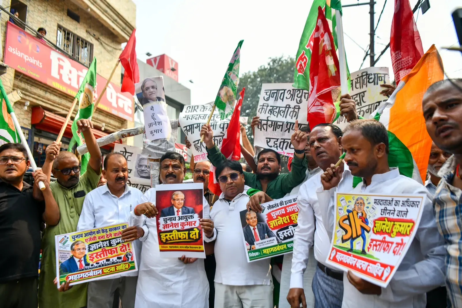 Mahagathbandhan's Aakrosh March hits Bihar over SIR, demands CEC quit
