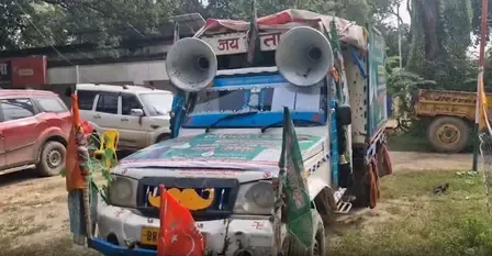 बिहार : मनेर में राजद की कैंपेन गाड़ी सीज, लाउडस्पीकर नियम का उल्लंघन