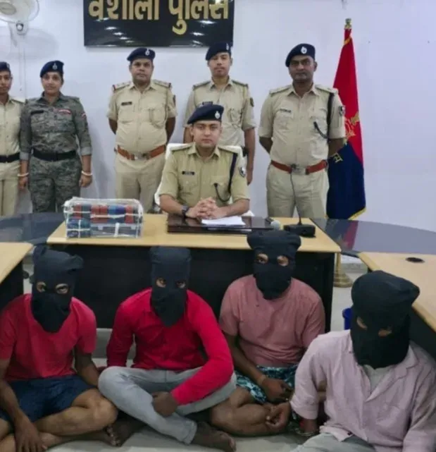 वैशाली में मैरेज हॉल से 308 ग्राम हेरोइन बरामद, 7 तस्कर गिरफ्तार — 3 महिलाएं भी शामिल