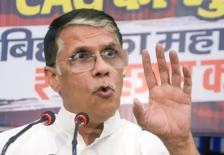बिहार में महत्वपूर्ण विभागों में 70,000 करोड़ रुपए का घोटाला हुआ : पवन खेड़ा 