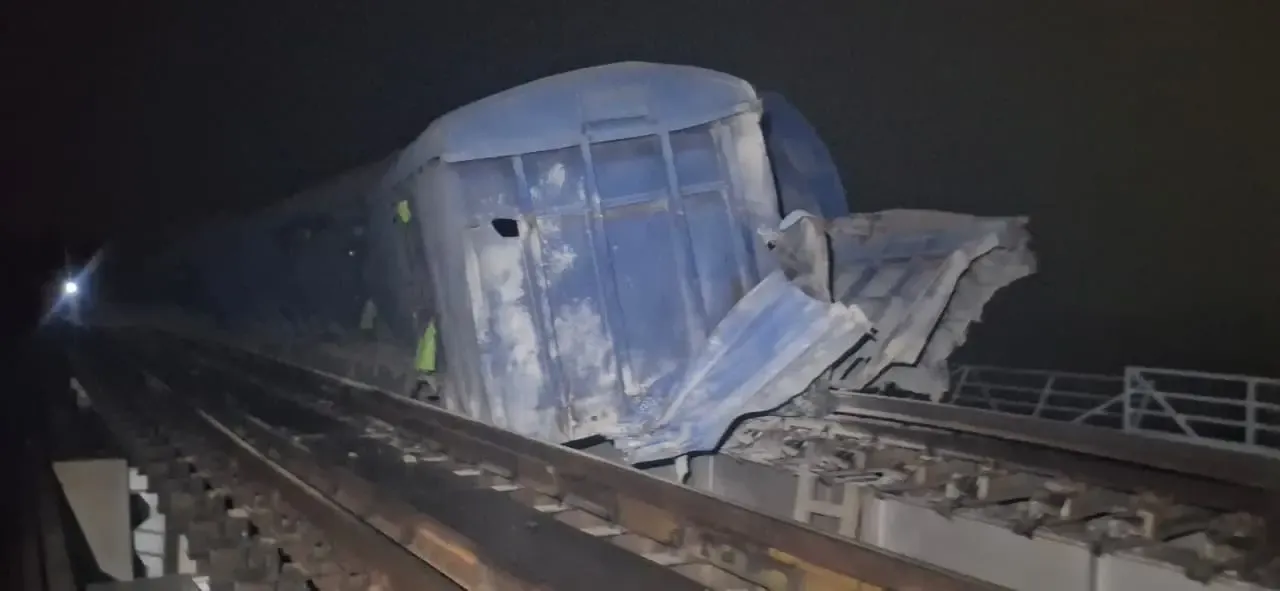 क्या बिहार में मालगाड़ी के आठ डब्बे पटरी से उतरे, परिचालन प्रभावित हुआ?