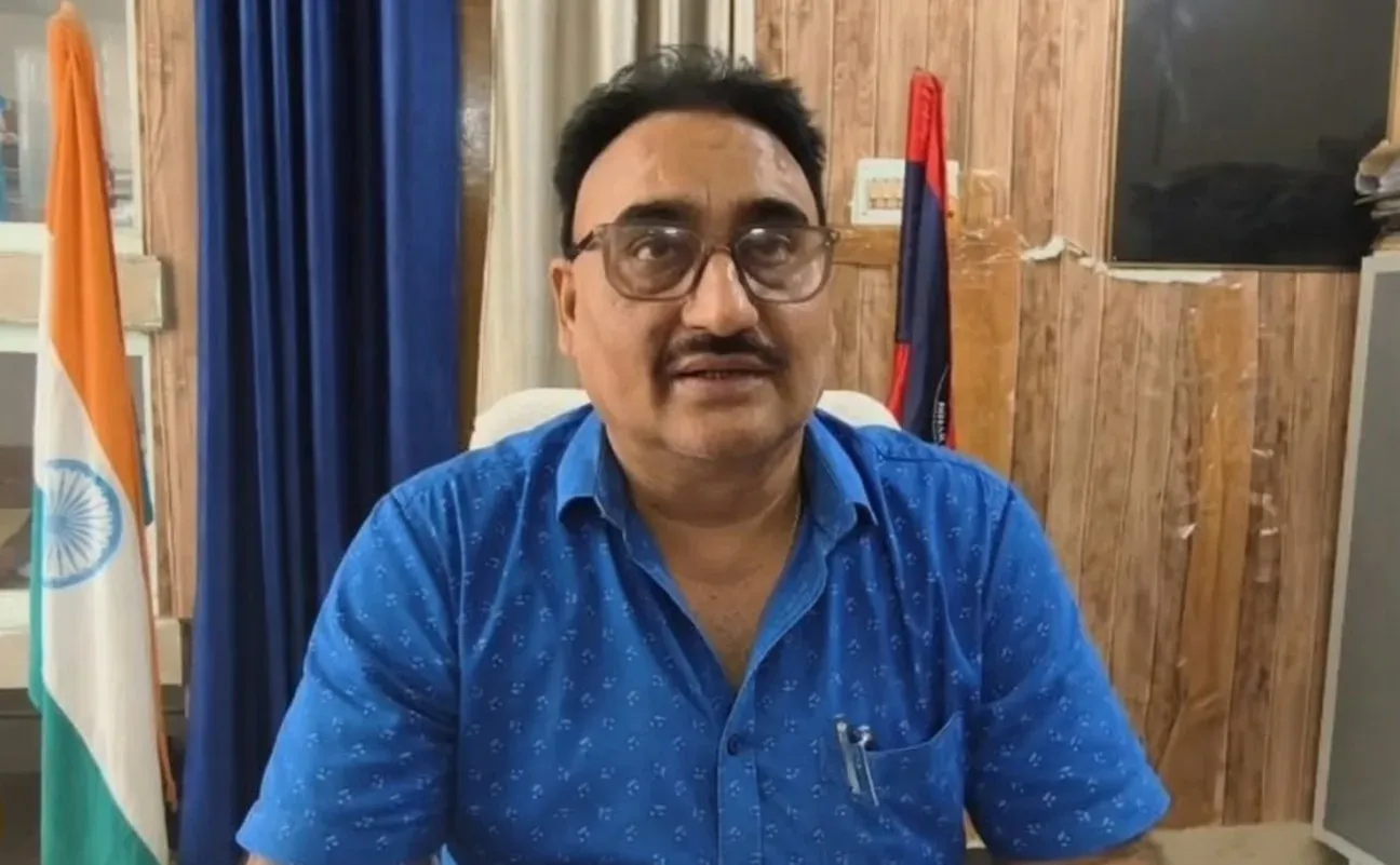 बिहार शराबबंदी के 10 साल: कटिहार में कोसी किनारे खुलेआम देशी शराब की बिक्री, वीडियो वायरल