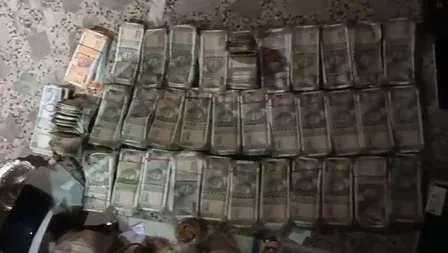 मोतिहारी में कुख्यात नरेश पांडे के ठिकानों पर छापा: ₹16 लाख नकद, हथियार और ₹80 लाख के जेवर बरामद