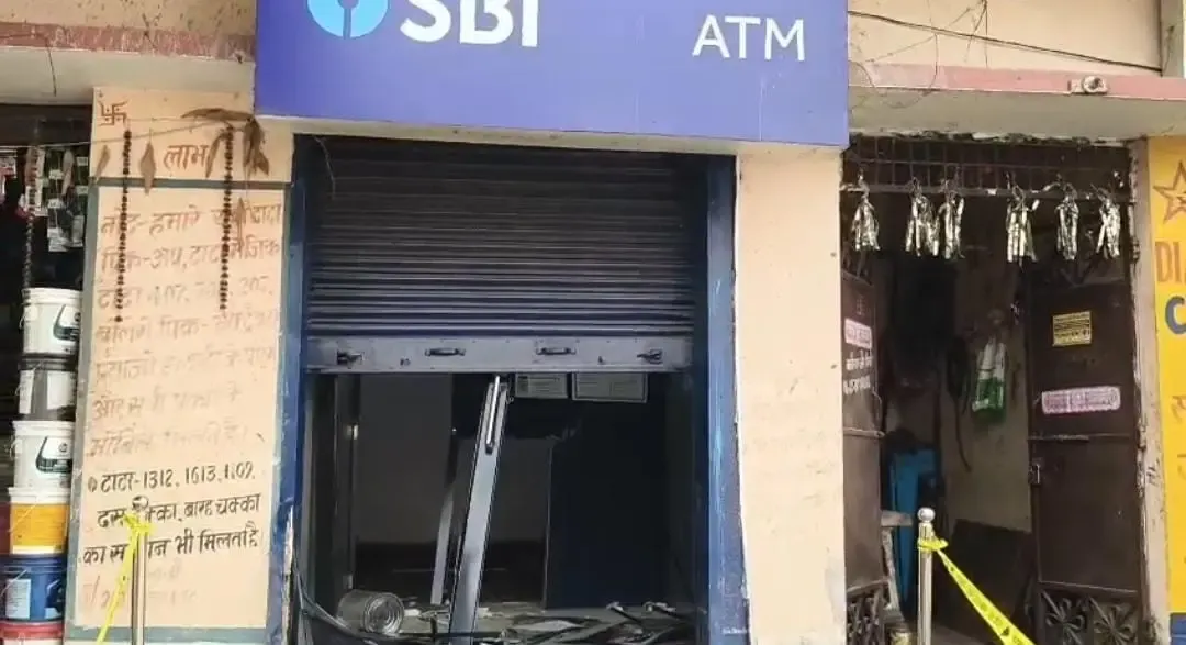 मुजफ्फरपुर में बदमाशों ने एसबीआई का एटीएम काटकर की बड़ी चोरी, पुलिस जांच में जुटी