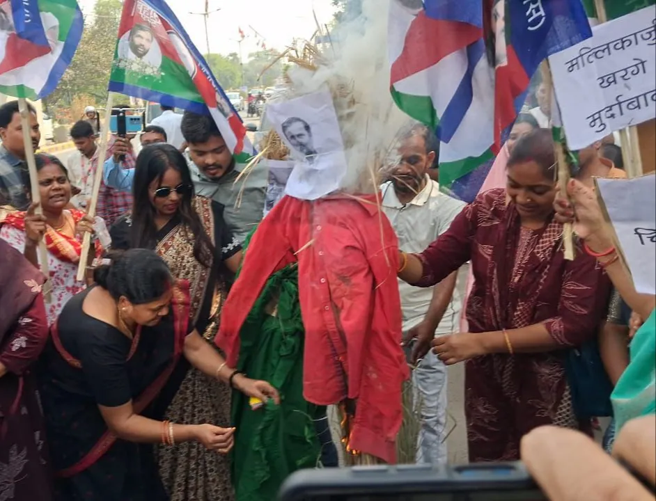 बिहार: नारी शक्ति वंदन अधिनियम के खिलाफ लोजपा (आर) का प्रदर्शन और महिला सशक्तिकरण की मांग