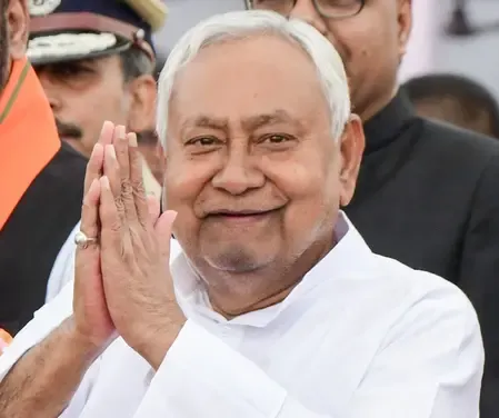 Did Bihar's Nitish Kumar Just Hand Over Job Letters to 5,353 Candidates?