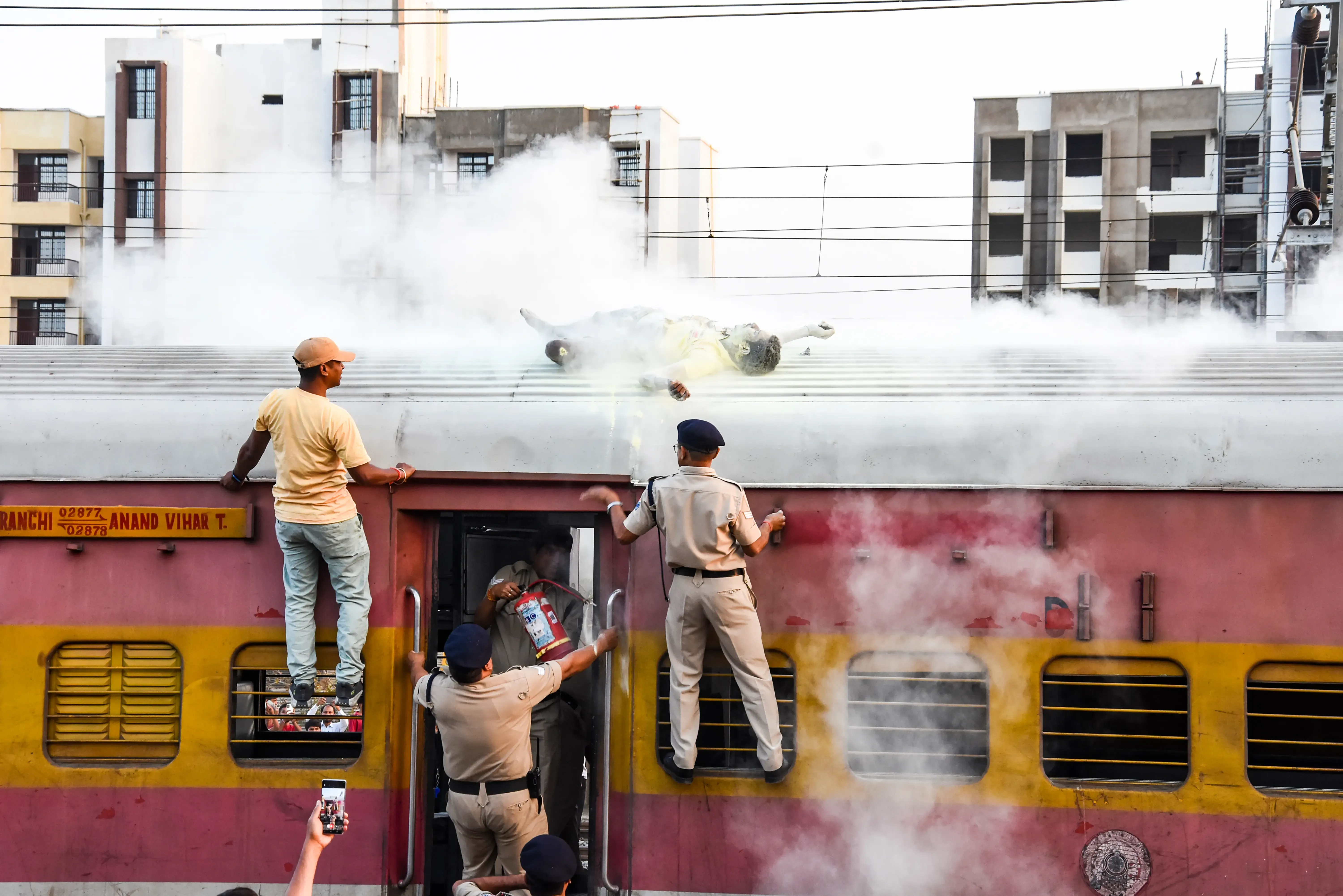 Smoke erupts from Jansadharan Express power car at Simri Bakhtiyarpur station