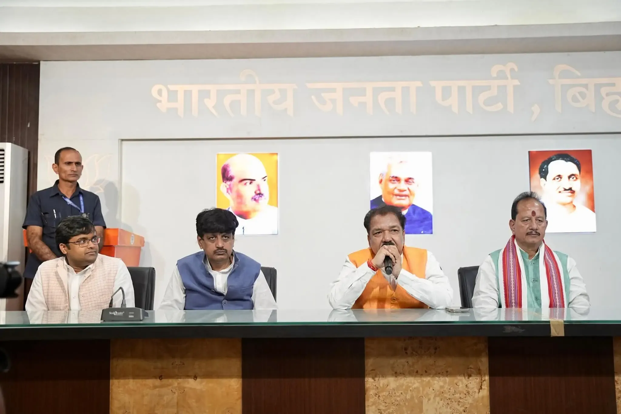 क्या भाजपा विधायक दल की बैठक पटना में मंगलवार को होगी?