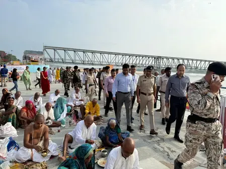 बिहार : पितृ पक्ष मेले का जायजा लेने पैदल निकले गयाजी के जिलाधिकारी 