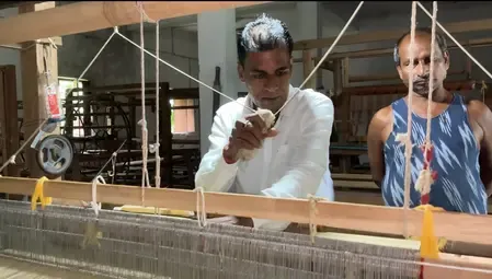 बिहार : पीएम मोदी ने 'मन की बात' में नेपुरा के हैंडलूम का किया जिक्र, बुनकर नवीन कुमार ने जताया आभार 
