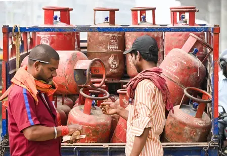 Bihar Police Alerts Authorities to Curb Fuel Hoarding Amid LPG Shortage Fears