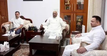 Bihar Elections: Tejashwi Yadav Engages with Kharge, Rahul Gandhi for Strategy Talks and Seat Sharing