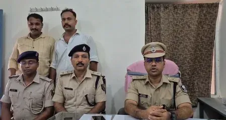 पूर्वी चंपारण में मिनी गन फैक्ट्री का भंडाफोड़: 500 से अधिक कारतूस बरामद, मास्टरमाइंड श्रीकांत सिंह गिरफ्तार