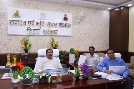 बिहार राजस्व विभाग में बड़ी कार्रवाई, 10 अधिकारियों पर गिरी गाज, एक को बर्खास्त करने की अनुशंसा