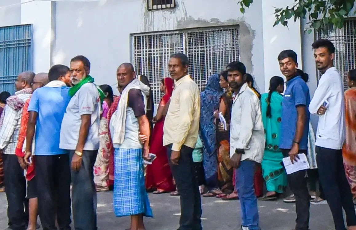 How did Bihar achieve a 68.79% voter turnout in phase 2 while ensuring peaceful polling?
