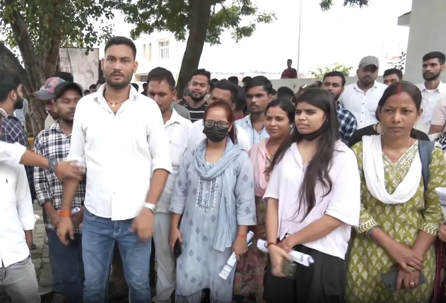सीटीईटी अभ्यर्थियों का बिहार शिक्षा मंत्री के आवास पर प्रदर्शन, टीआरई-4 में समान अवसर की मांग