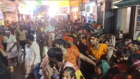 बिहार: श्रावण महीने की तीसरी सोमवारी को शिवालयों में आस्था का अभिषेक, हर-हर महादेव से गूंज रहा गरीबनाथ धाम 