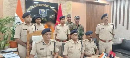 बिहार : तीन लाख के इनामी नक्सली अखिलेश सिंह भोक्ता उर्फ पतरकी ने किया सरेंडर