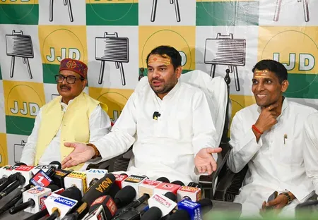 Tej Pratap-Motilal row: ₹20 lakh theft FIR filed, family fears for PA's safety