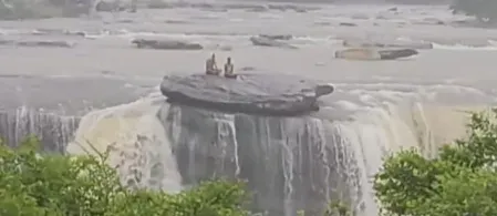 Bihar: Two youths stranded 3 hours on rock at Kaimur's Manjhar Kund waterfall