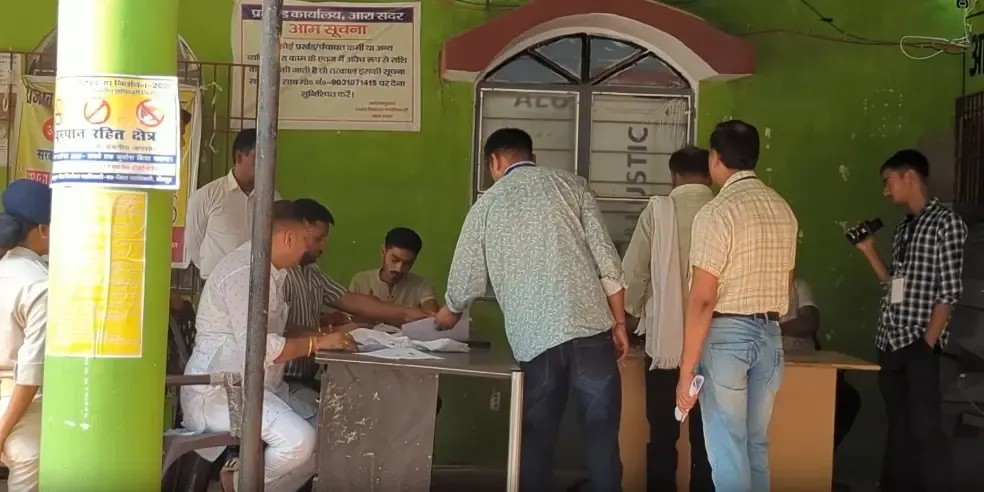 Bihar MLC bypoll: RJD supporter grabs magistrate's collar at Ara polling booth
