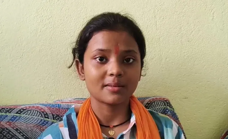 How Did Bihar's 12-Year-Old Divya Tiwari Become an Internet Sensation with Her Songs?
