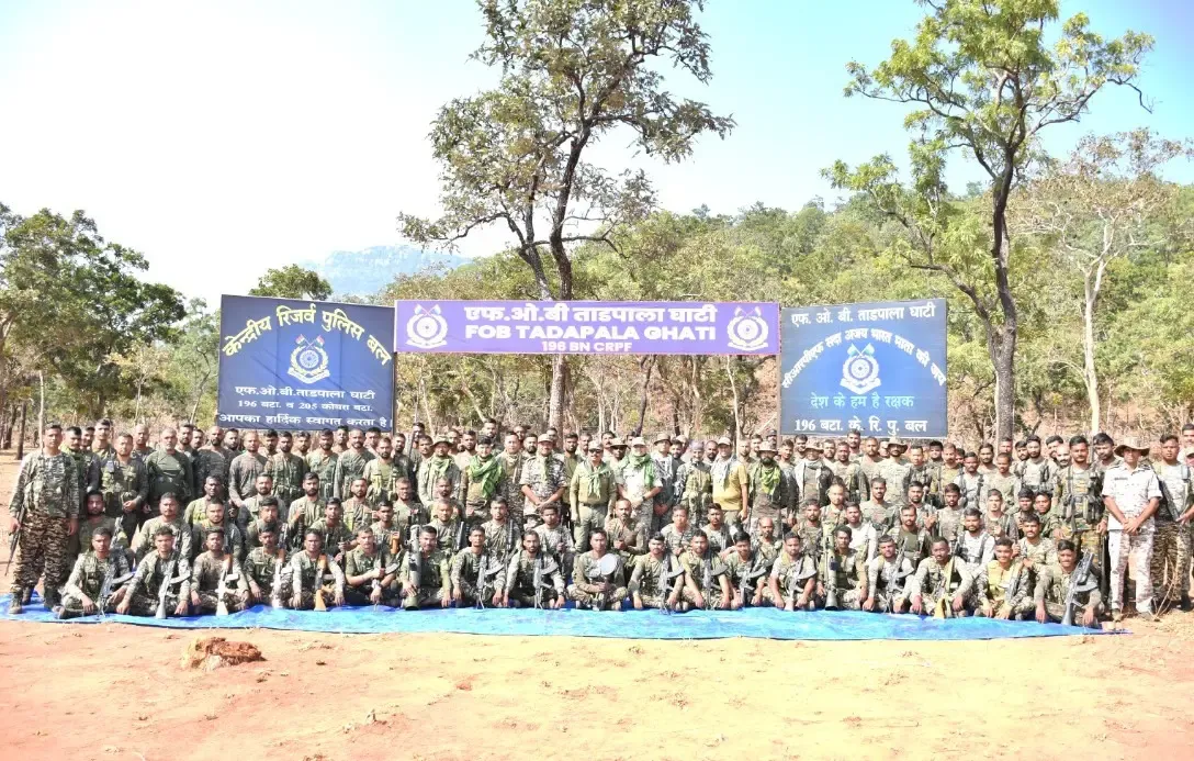 क्या बीजापुर में माओवादी इलाके में पहाड़ी पर नया सुरक्षा कैंप स्थापित हुआ?