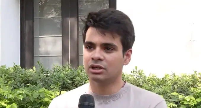 बीकानेर हाउस प्रदर्शनी विवाद: रेहान वाड्रा बोले — 'पॉलिसी पढ़कर चुनी थीं 70 तस्वीरें, फिर भी हटाने का फरमान'