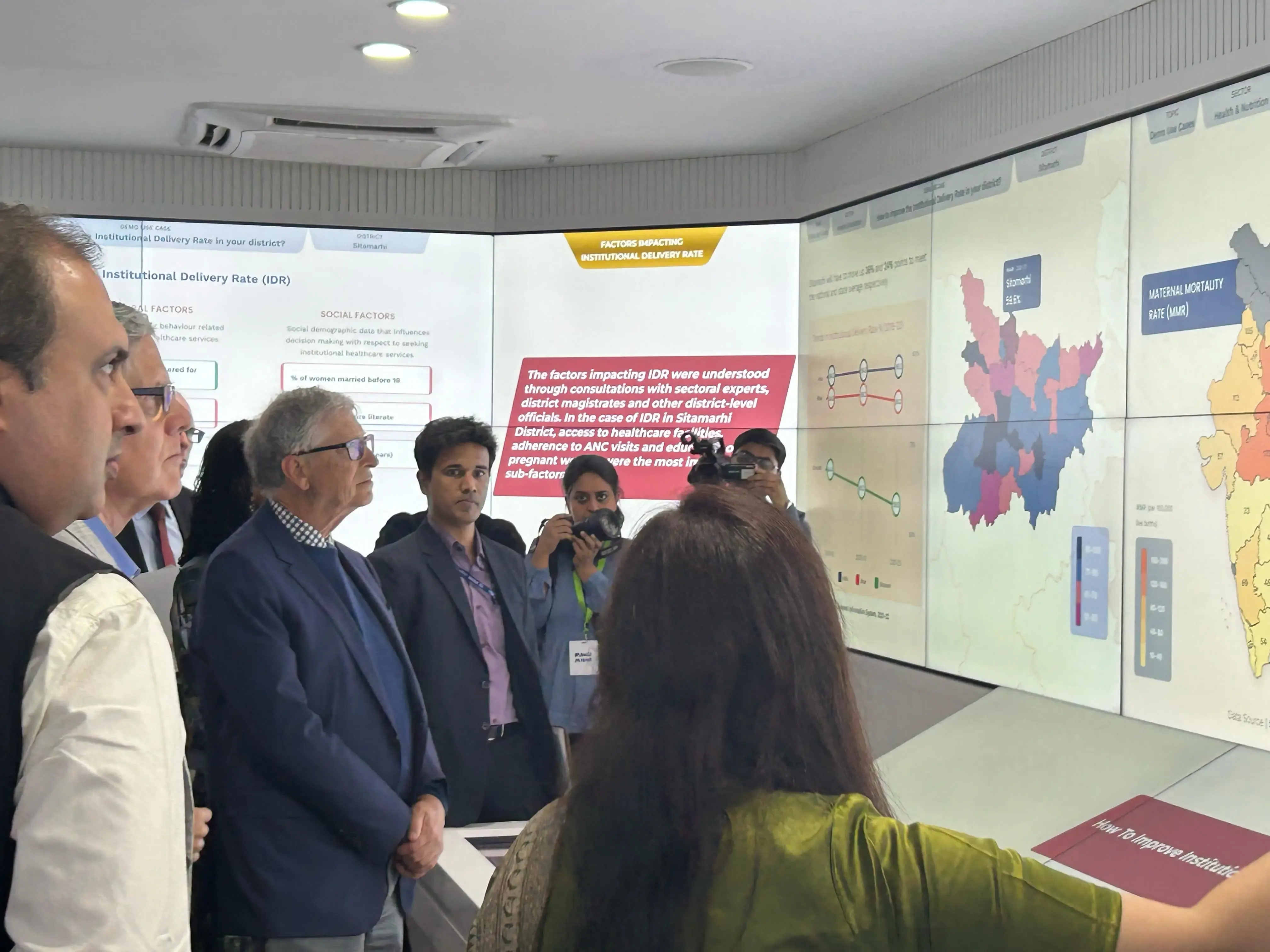 Bill Gates Inspects AI-Powered ‘Viksit Bharat’ Strategy Room at NITI Aayog