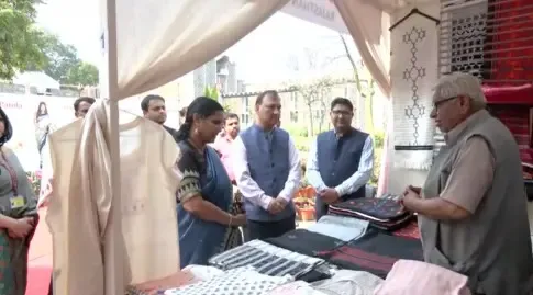 बिचौलियों के बिना ग्राहकों तक पहुंच रहे हैं हथकरघा उत्पाद, हैंडलूम क्षेत्र को मिला नया संचार