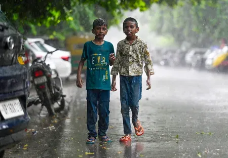 बिना किसी चेतावनी के पूरे सप्ताह जारी रहेगी हल्की बारिश, एनसीआर की हवा भी राहत भरी 