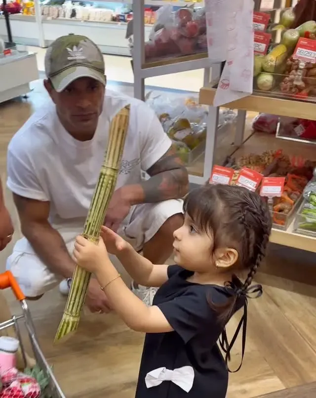 Bipasha and Karan Have a Delightful Shopping Day with Little Devi