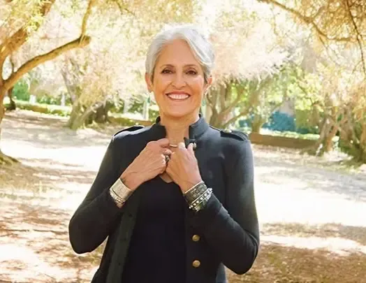 क्या जोएन बाएज ने अमेरिकी संगीत और संस्कृति को बदल दिया?