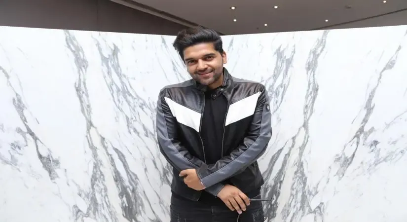 क्या 'गुरु' की 'पटोला' ने उनकी किस्मत बदल दी? जानें कैसे बने 'जेन-जी' के पसंदीदा!