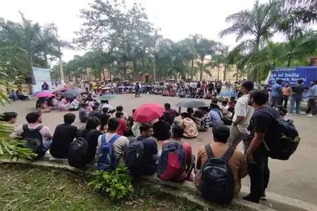 बीआईटी मेसरा की एमबीए छात्रा पर ब्लेड से हमला, छात्रों का गुस्सा फूटा, कैंपस में विरोध-प्रदर्शन जारी