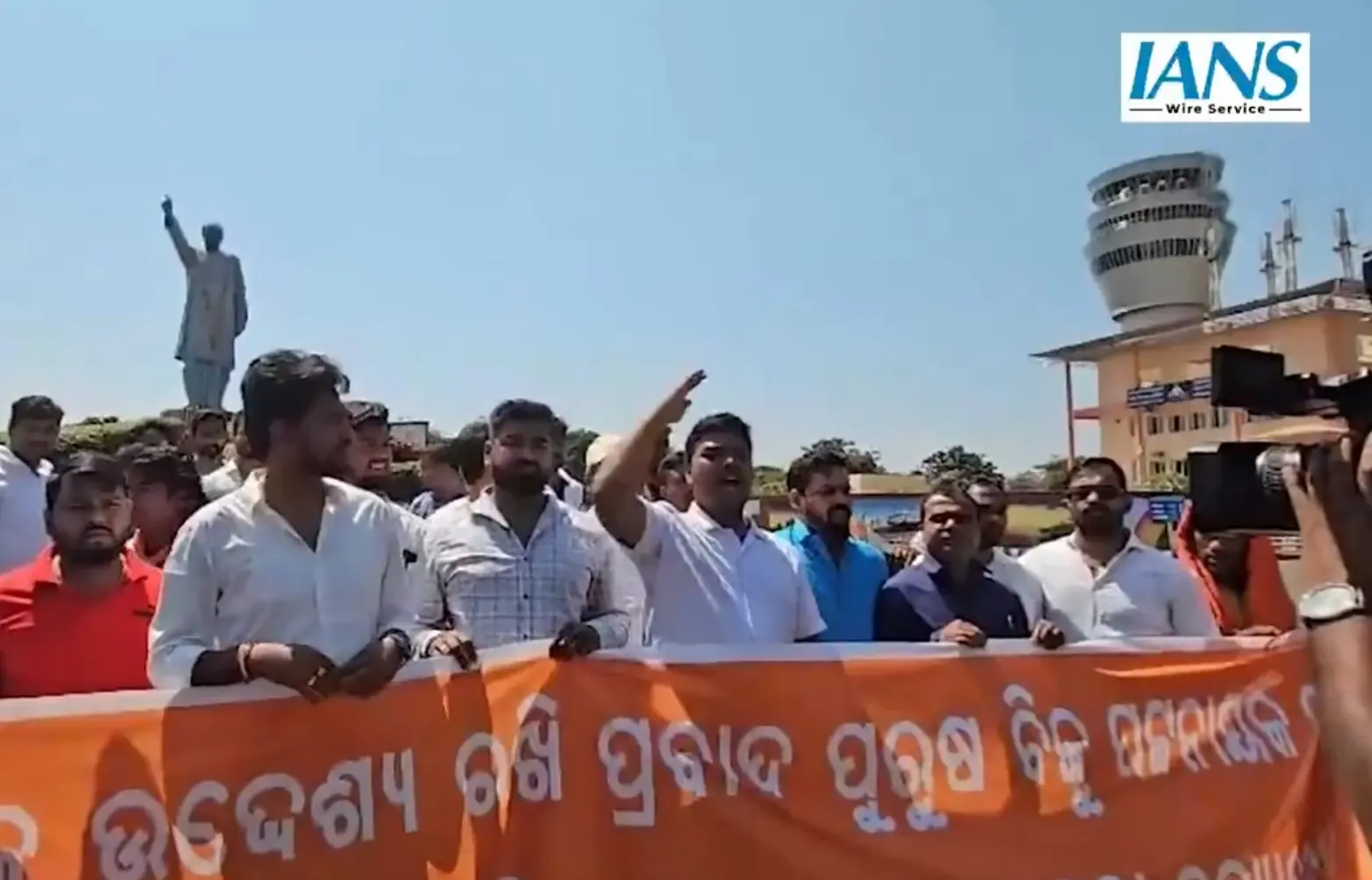 BJP Accuses BJD Workers of Vandalizing Biju Patnaik's Statue