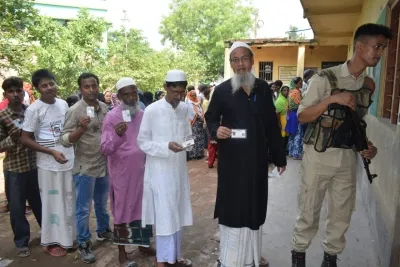 Is Mamata Banerjee Engaging in 'Theatrics' Over SIR to Protect Illegal Voters from Bangladesh?