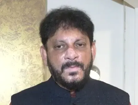 क्या उद्धव ठाकरे मुसलमानों के दुश्मन हैं? वारिस पठान का बयान