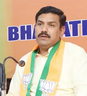 BJP Conflict: Senior Karnataka Leaders Head to New Delhi for Leadership Change