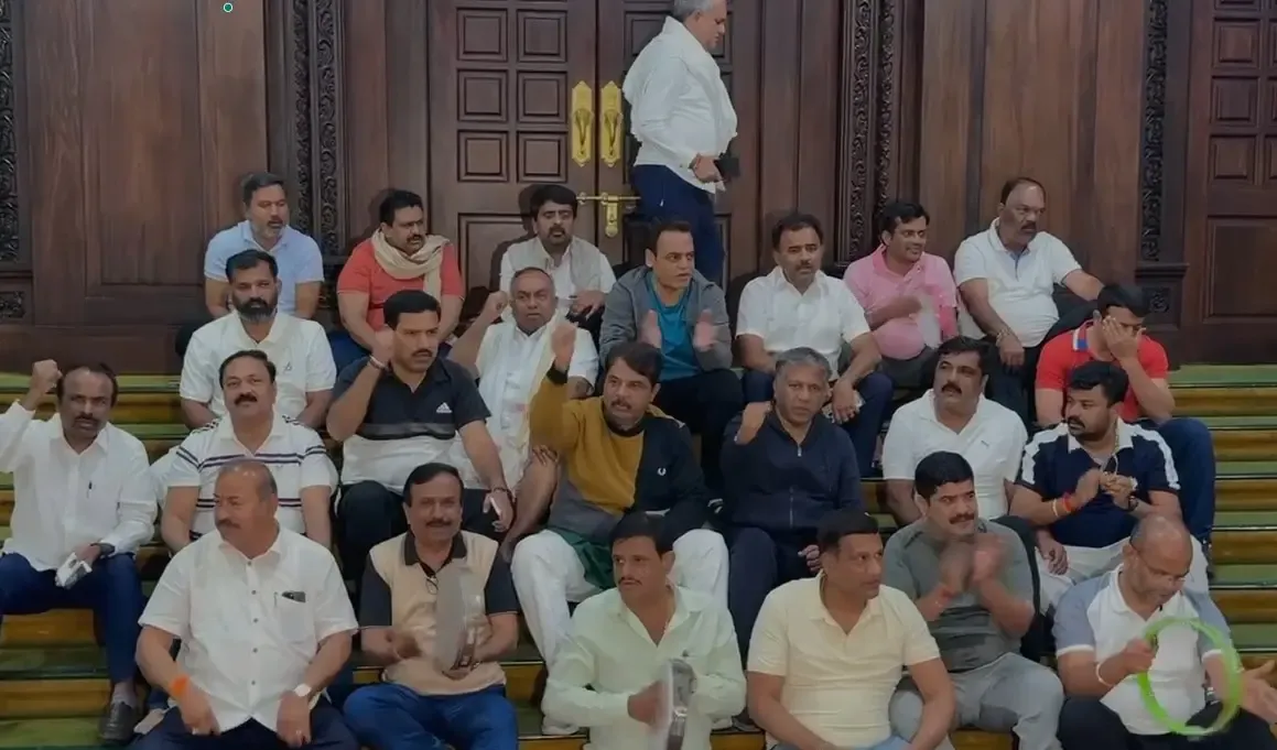 Why Are BJP-JD(S) MLAs Protesting Day and Night in K’taka Assembly?