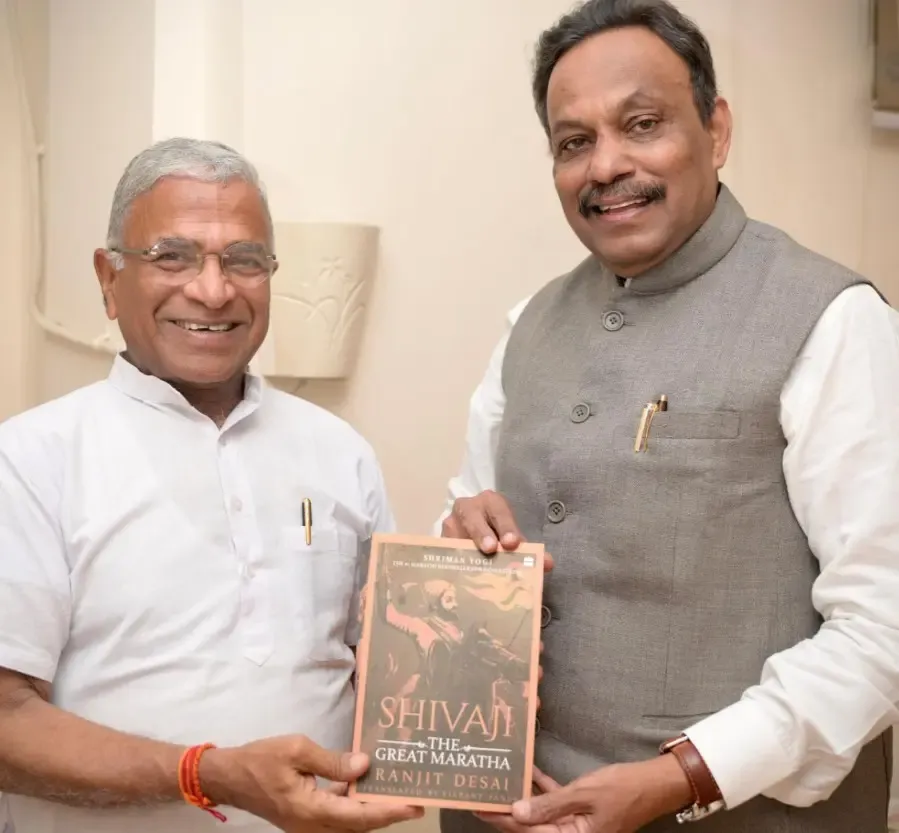 विनोद तावडे की हरिवंश नारायण सिंह के साथ महत्वपूर्ण भेंट