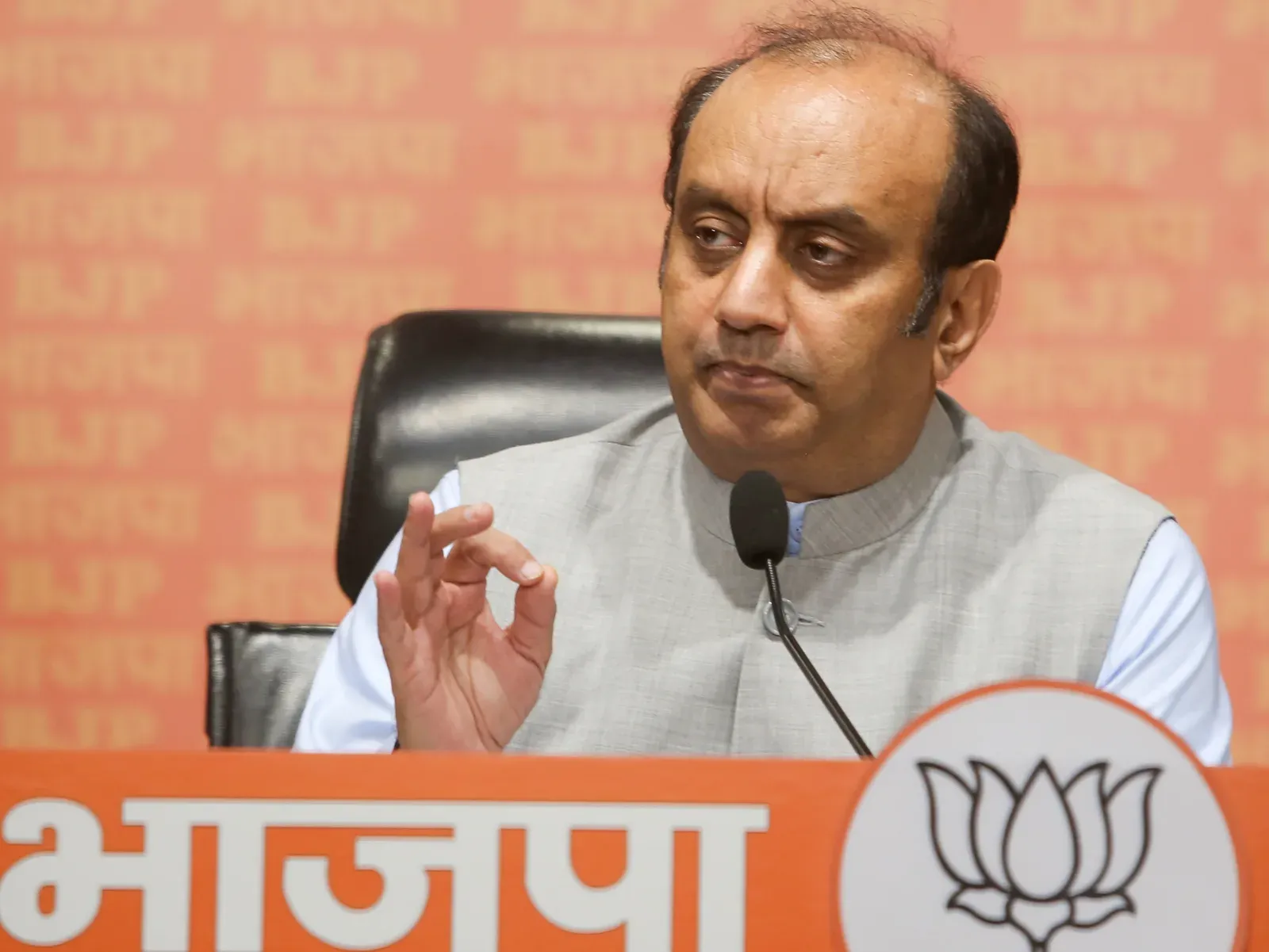BJP targets Rahul Gandhi over Saifuddin Soz's Article 370, J&K autonomy remarks