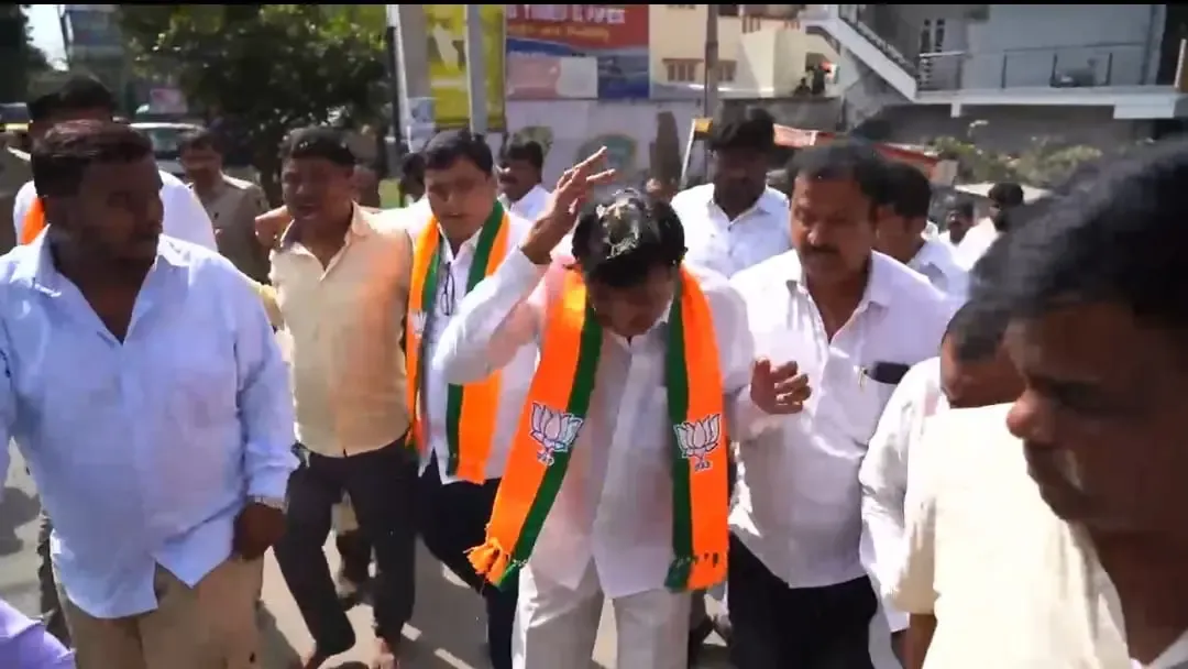 BJP MLA Munirathna Attacked with Eggs in Bengaluru, Accuses Deputy CM Shivakumar