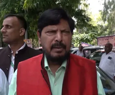भाजपा सांसदों का विपक्ष पर तंज, कहा-'सदन नियम से चलता है, सड़कों पर आंदोलन से नहीं'