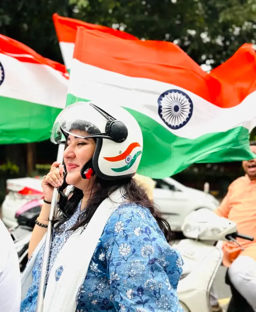 क्या भाजपा सांसद बांसुरी स्वराज ने युवाओं से हेलमेट पहनने की अपील की?