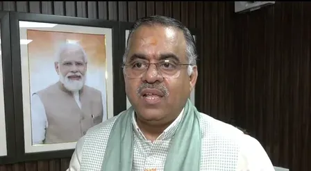 महाराष्ट्र की ₹36,585 करोड़ किसान कर्जमाफी योजना: फडणवीस को भाजपा सांसद तरुण चुघ ने दी बधाई